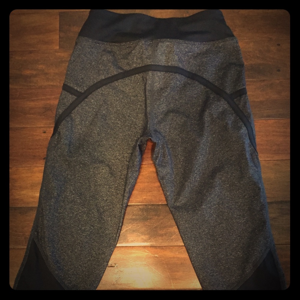 Brand new never worn Kiava cropped leggings.